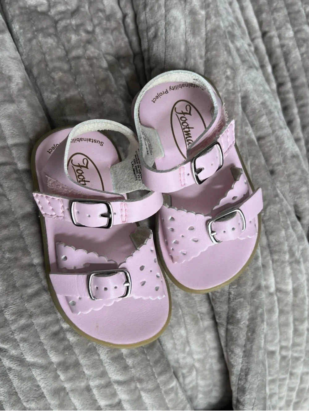 Footmates Ariel Pink Sandals - Classic Strappy Style; size 4. - Picture 6 of 9